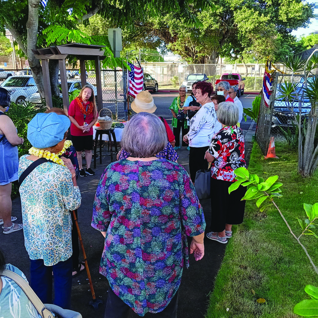 Susie Chun-Oakland speaks with Lanakila seniors as they
prepare for a blessing to commemorate LMPSC’s 55 years
of service as Hawai‘i’s first multipurpose senior center.